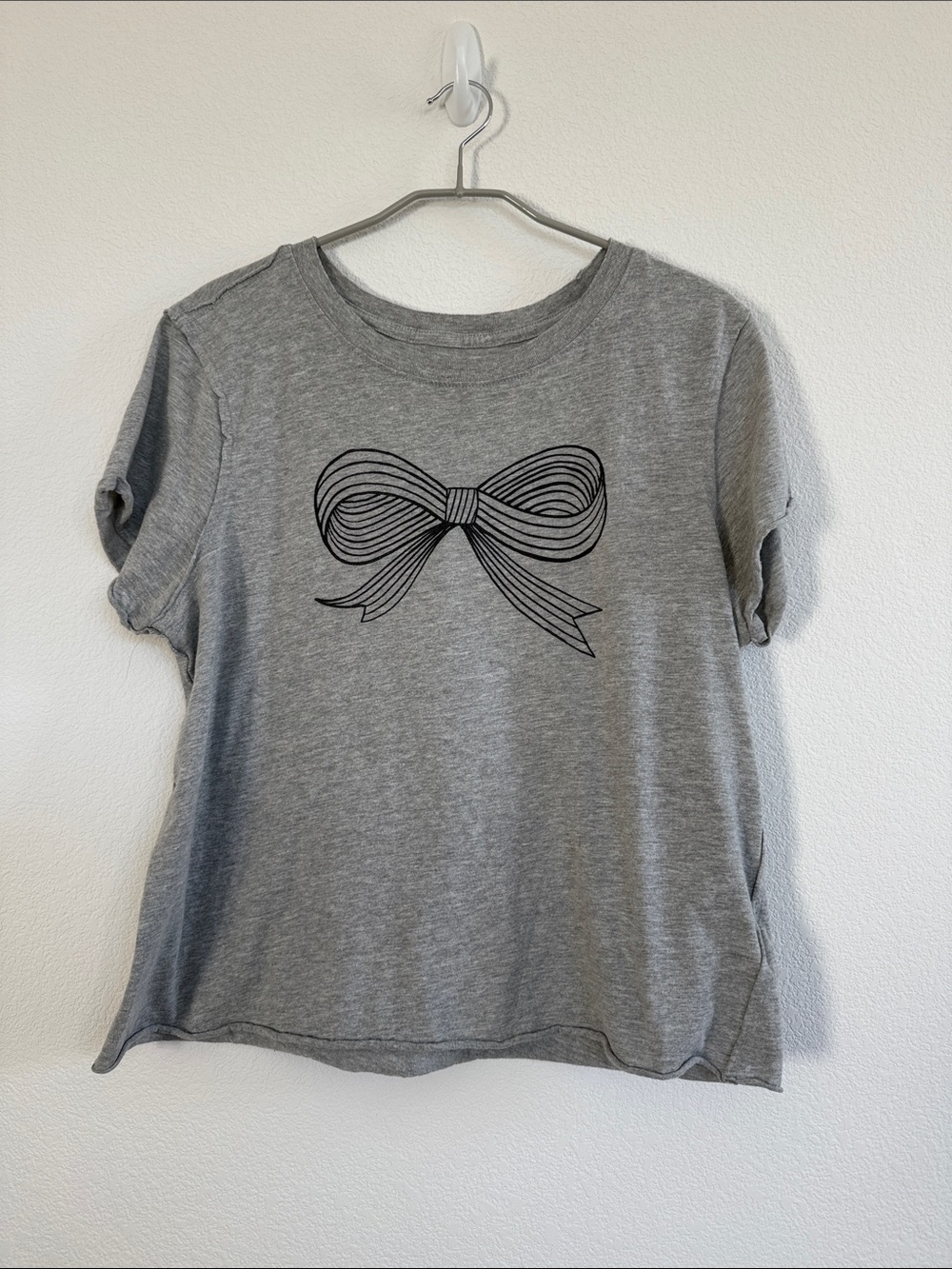 Mauve Short-Sleeve Tee with Bow Graphic